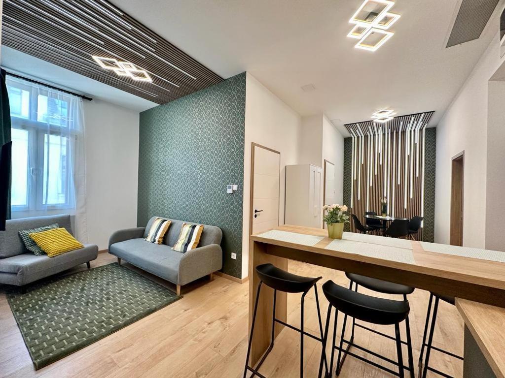 Apartment At Gozsdu Courtyard #Partyzone #Downtown #Freeparking Budapest Exterior foto