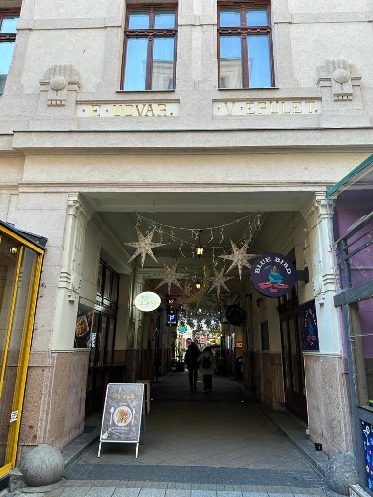 Apartment At Gozsdu Courtyard #Partyzone #Downtown #Freeparking Budapest Exterior foto