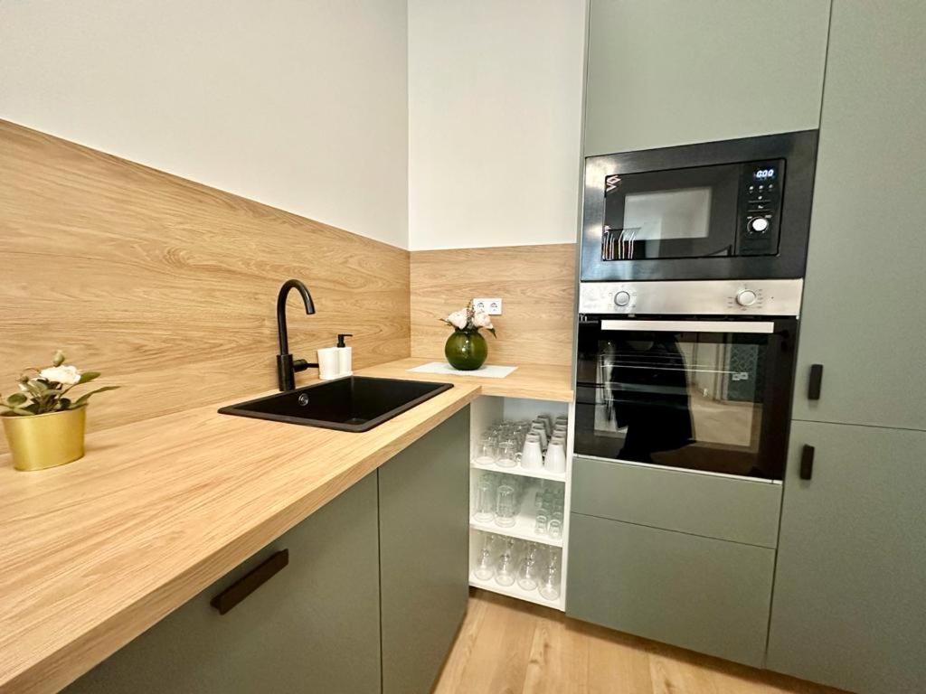 Apartment At Gozsdu Courtyard #Partyzone #Downtown #Freeparking Budapest Exterior foto