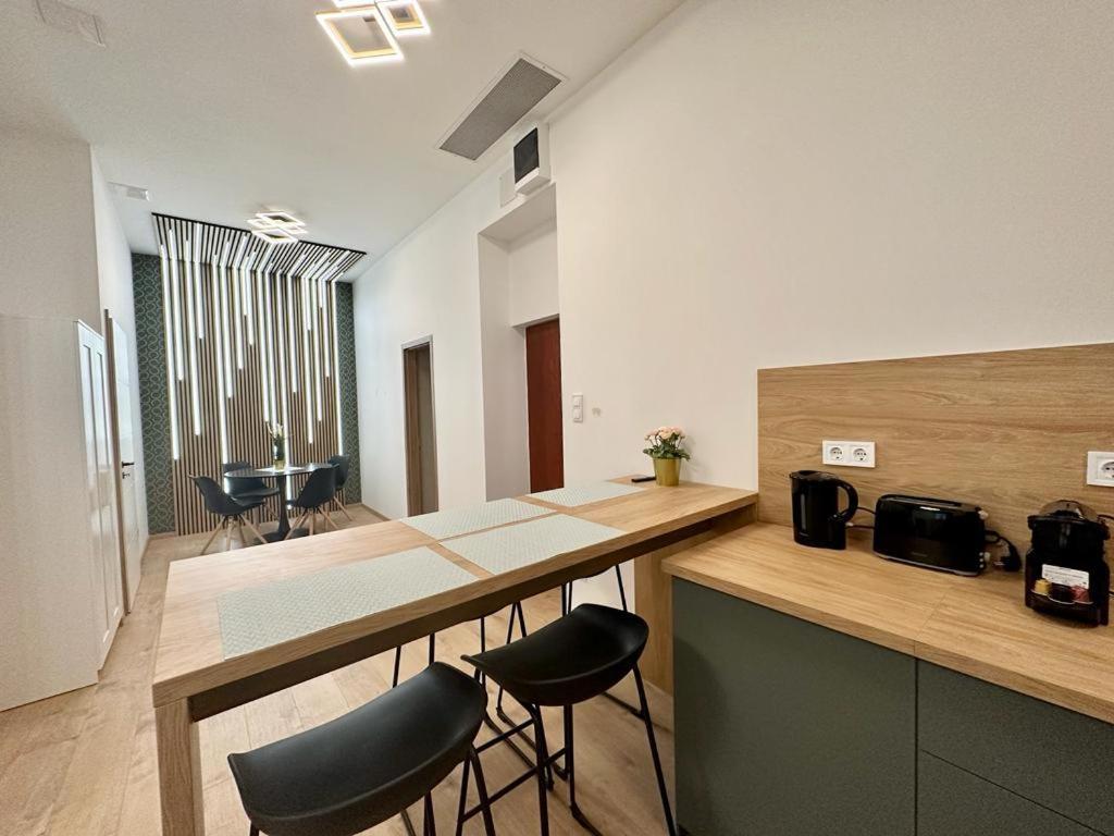 Apartment At Gozsdu Courtyard #Partyzone #Downtown #Freeparking Budapest Exterior foto